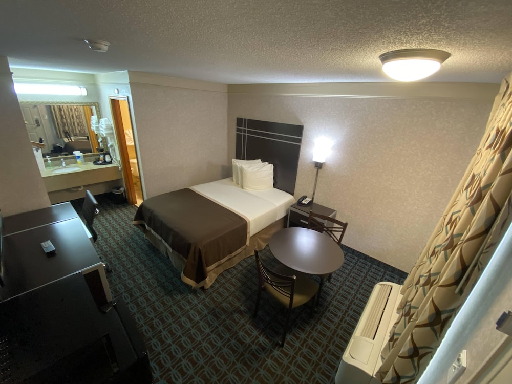 Deluxe Inn Fayetteville 61/61