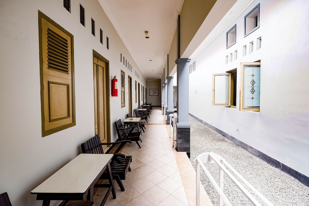 OYO 2436 Hotel Kencana 34/52