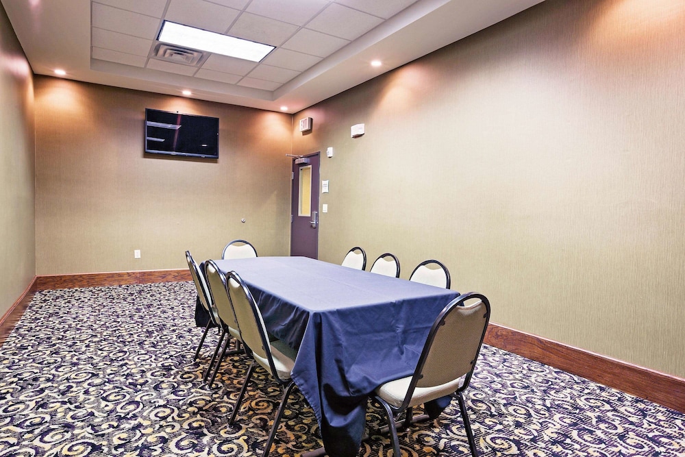 La Quinta Inn & Suites by Wyndham Fort Worth NE Mall 45/52