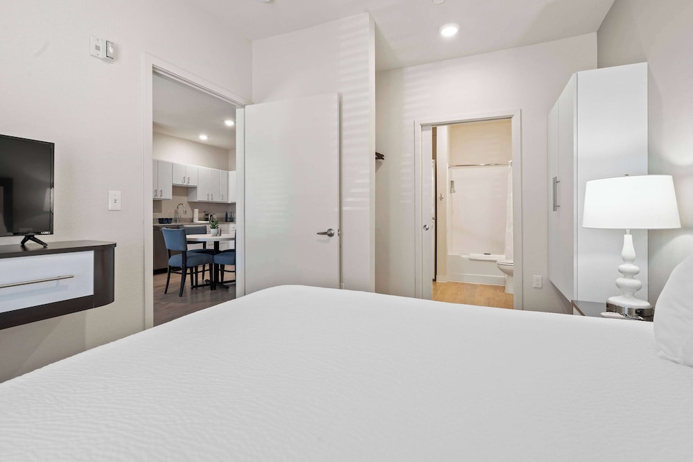 WaterWalk Extended Stay by Wyndham Kansas City - Overland Pk 61/61