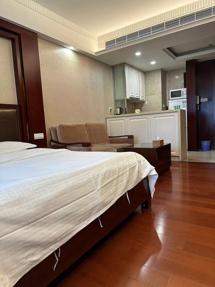 LUXURY, STUDIO
