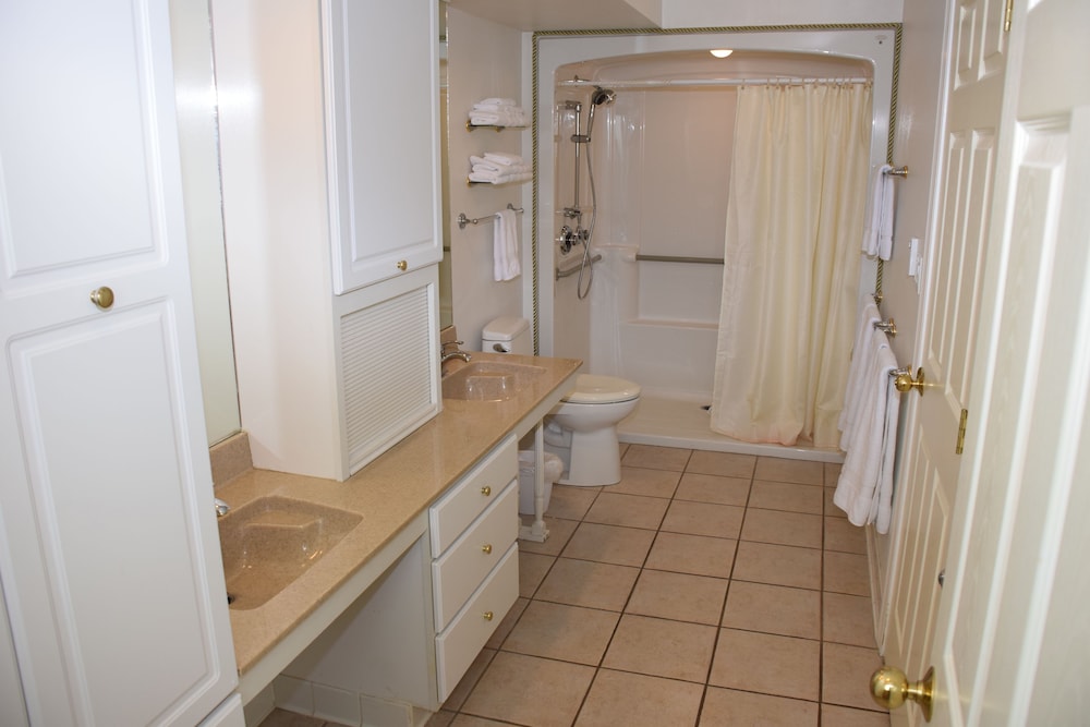 Longliner Lodge and Suites 40/41