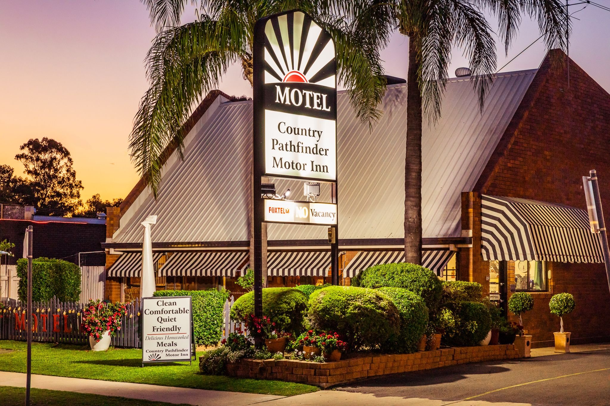 Country Pathfinder Motor Inn 2/47