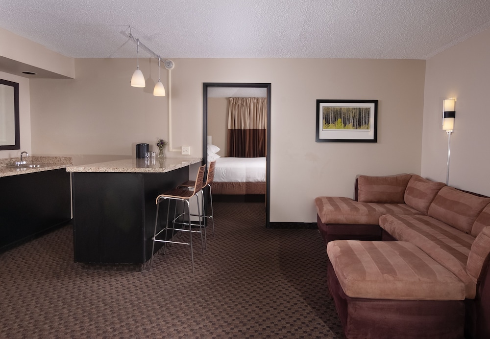 HYATT REGENCY GREEN BAY 32/59