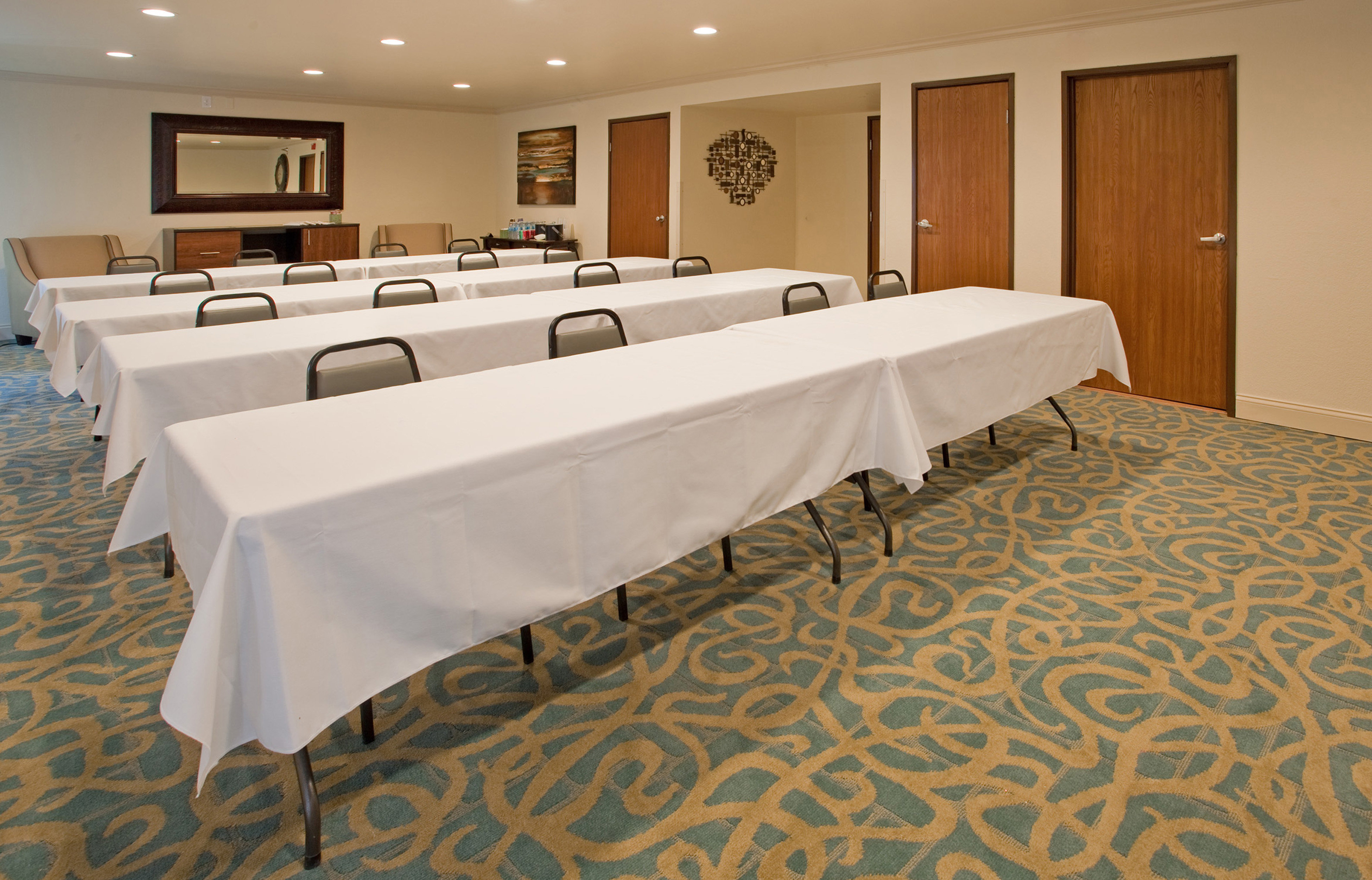 Holiday Inn Express Hotel Suites Branson 76 Cent 53/73