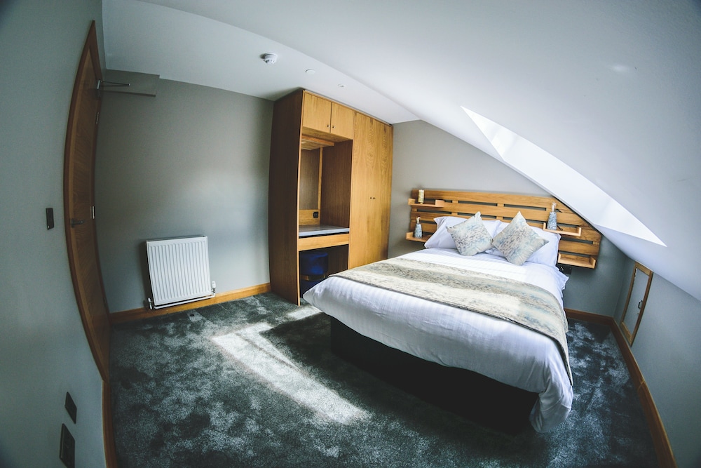 Mono Suites 8/30