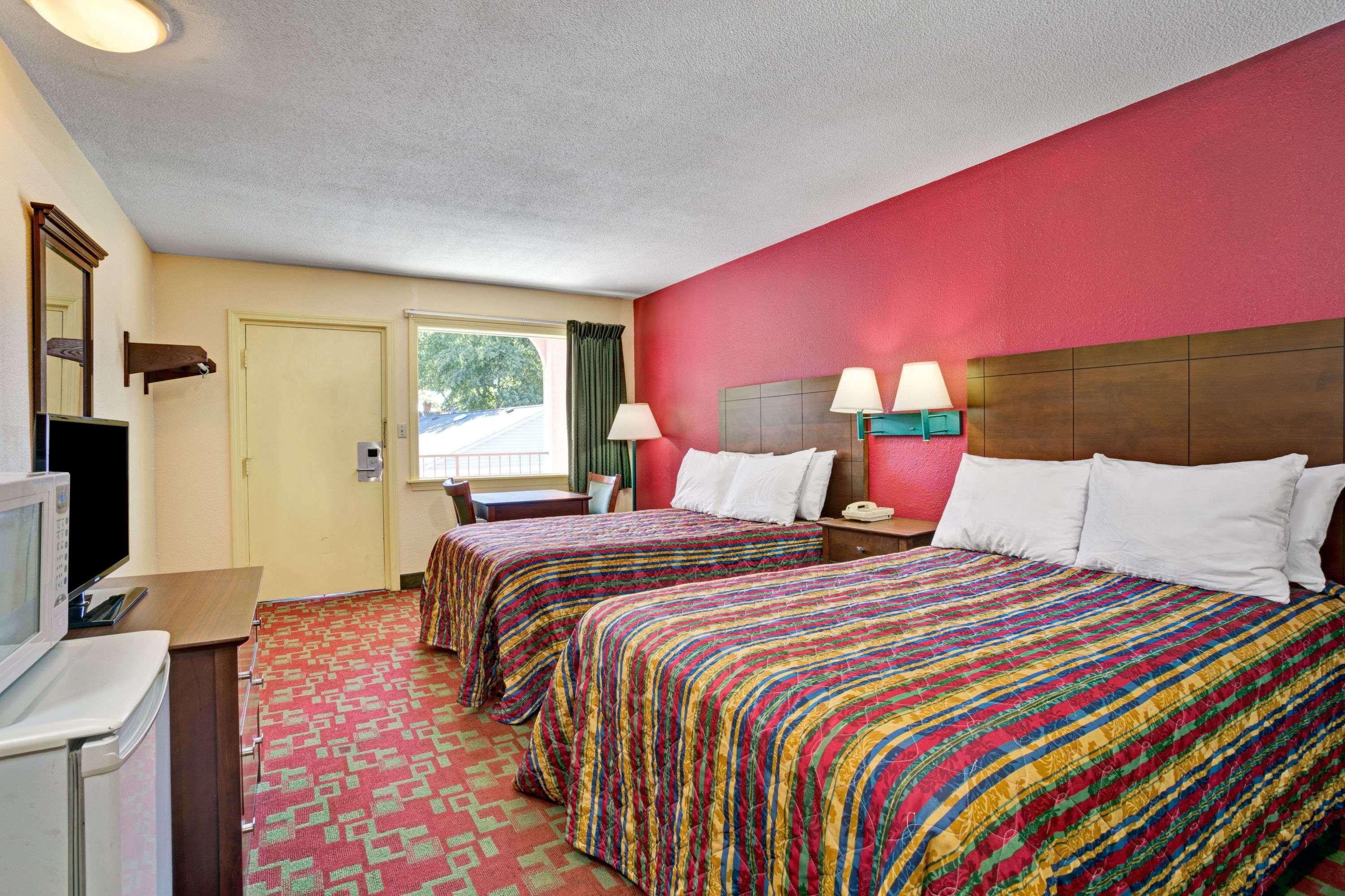 Days Inn by Wyndham Elizabeth City 10/21