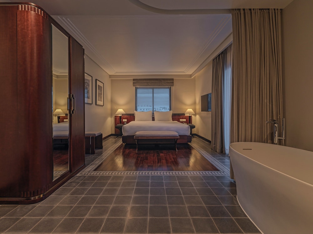 River, Suite, King Bed، Azerai La Residence Hue 3/4