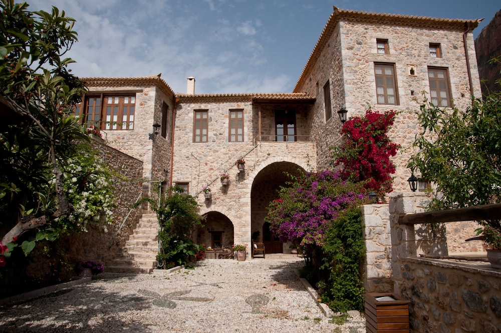 Archontiko Hatzipanayiotis 45/50