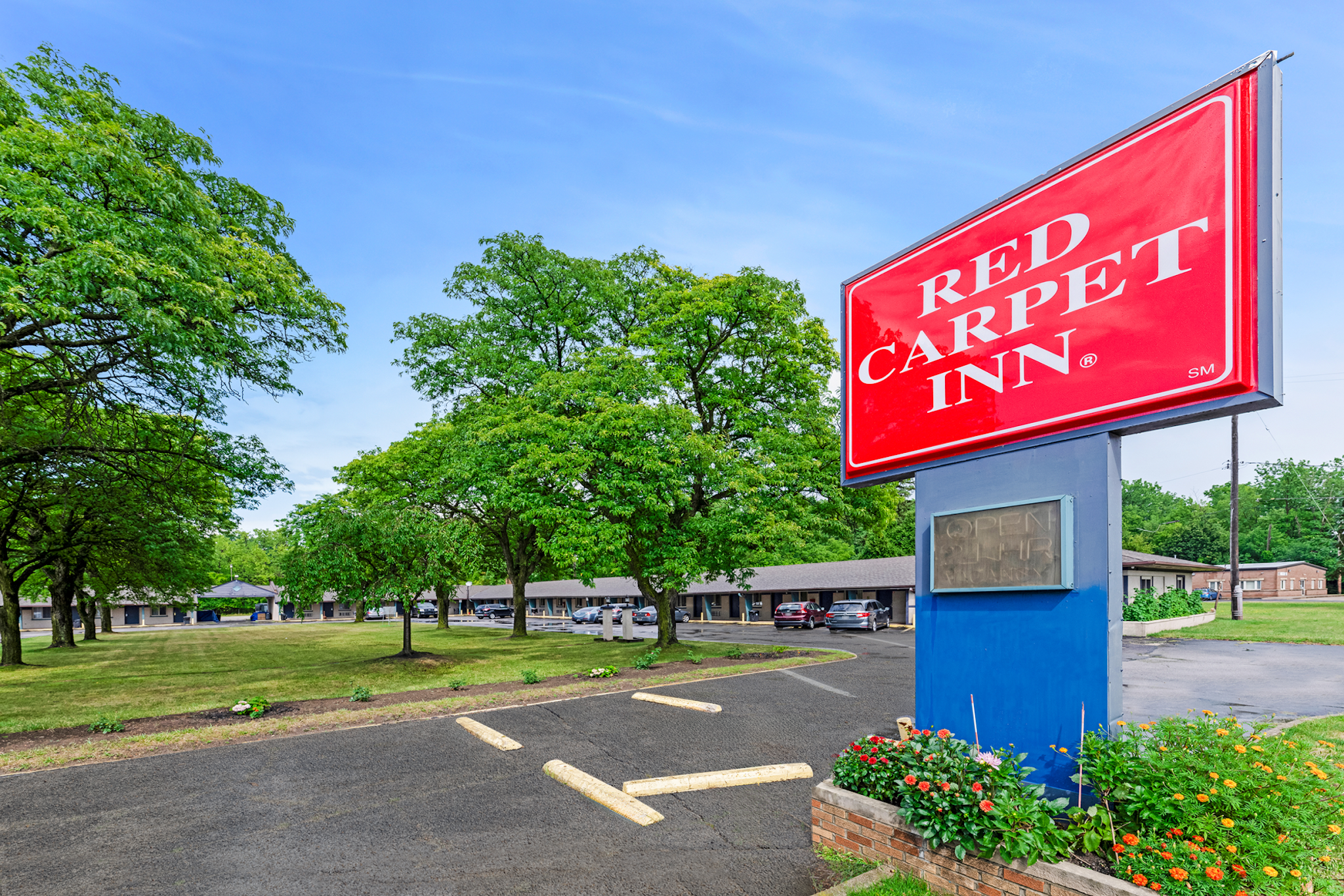Red Carpet Inn Garfield Heights OH 19/24