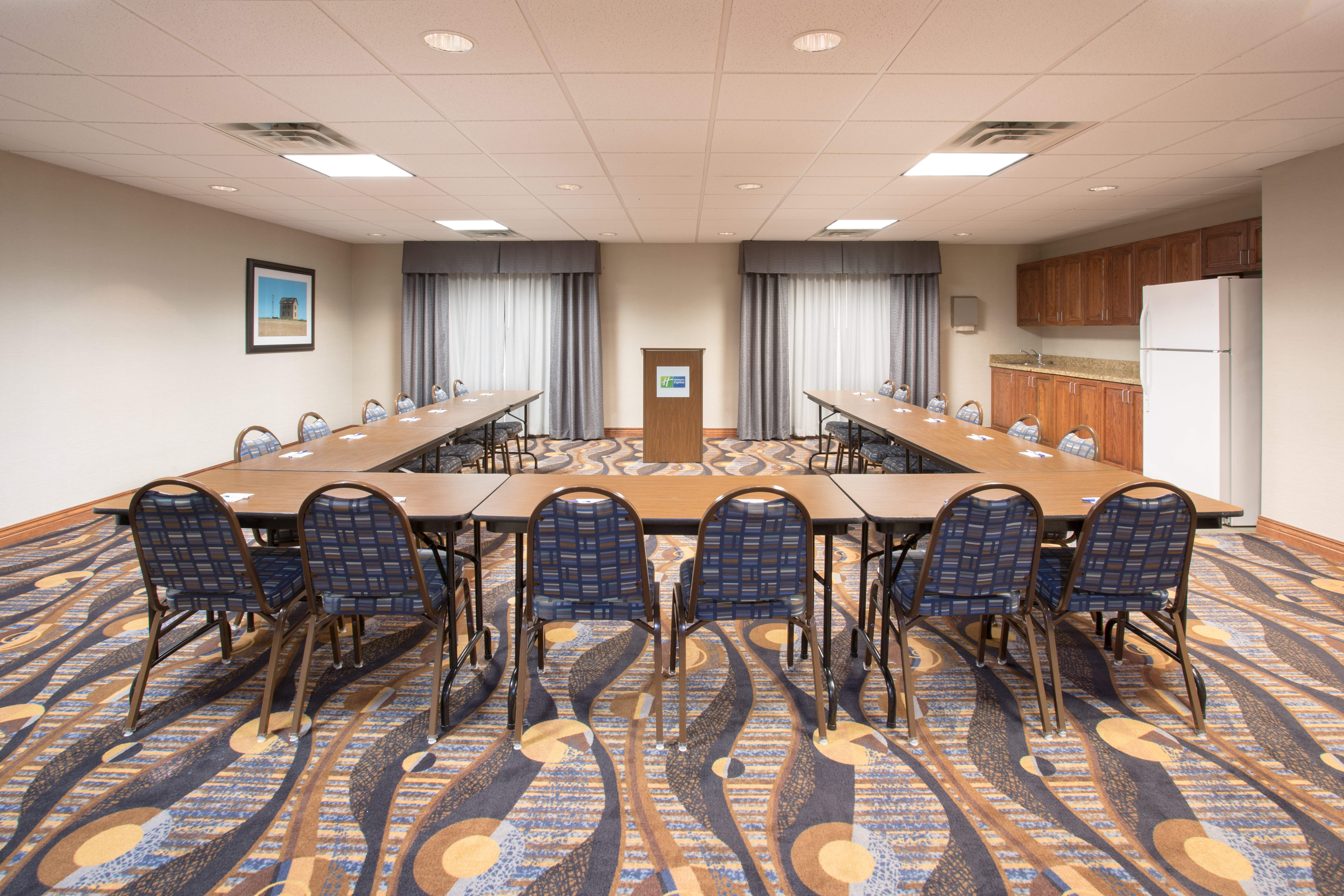 Holiday Inn Express Hotel Suites Concordia Us81 50/59