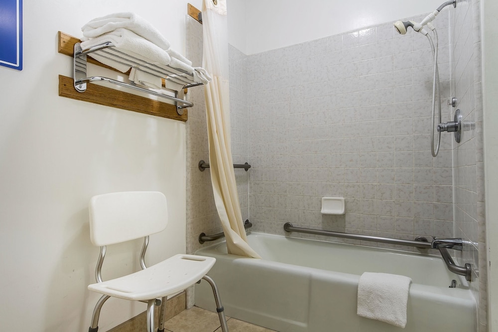 Quality Inn & Suites Gilroy CA 20/47