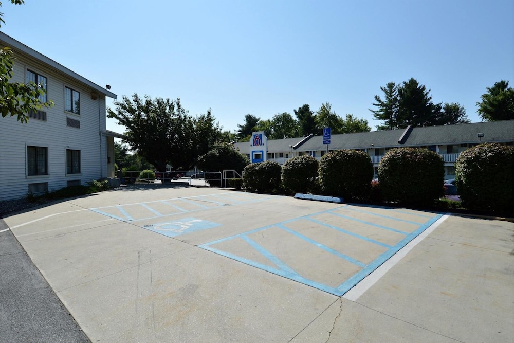 Motel6 Nashua, NH - North 39/58