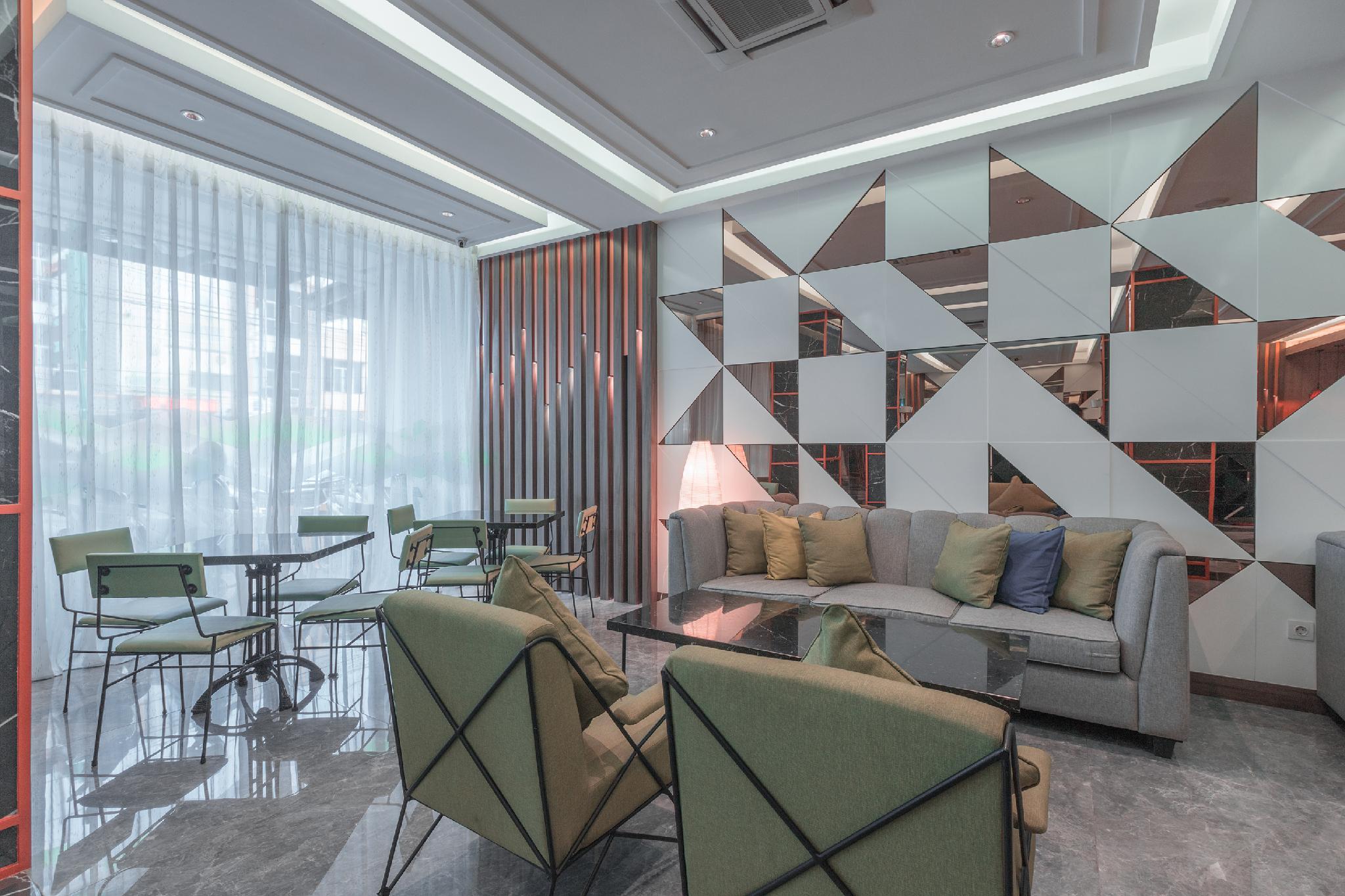 Versa Hotel Bekasi 13/23