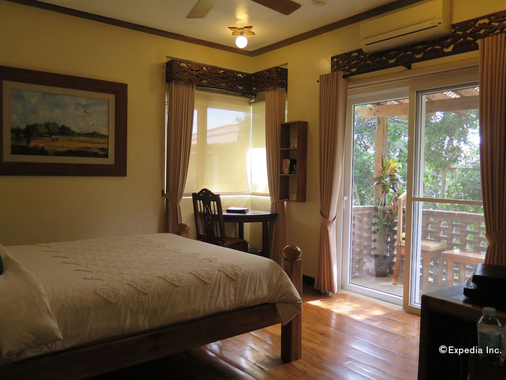 DELUXE, QUEEN BED