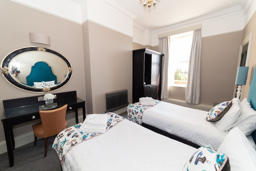 Queens Hotel Portsmouth 32/76