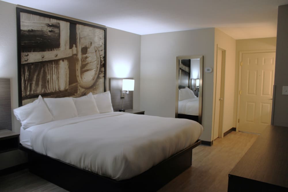 Super 8 by Wyndham Lamar 13/46