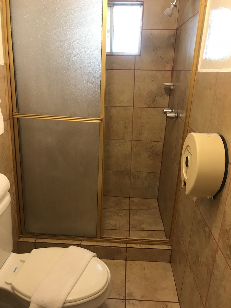 Hotel Guillen Jr 32/33