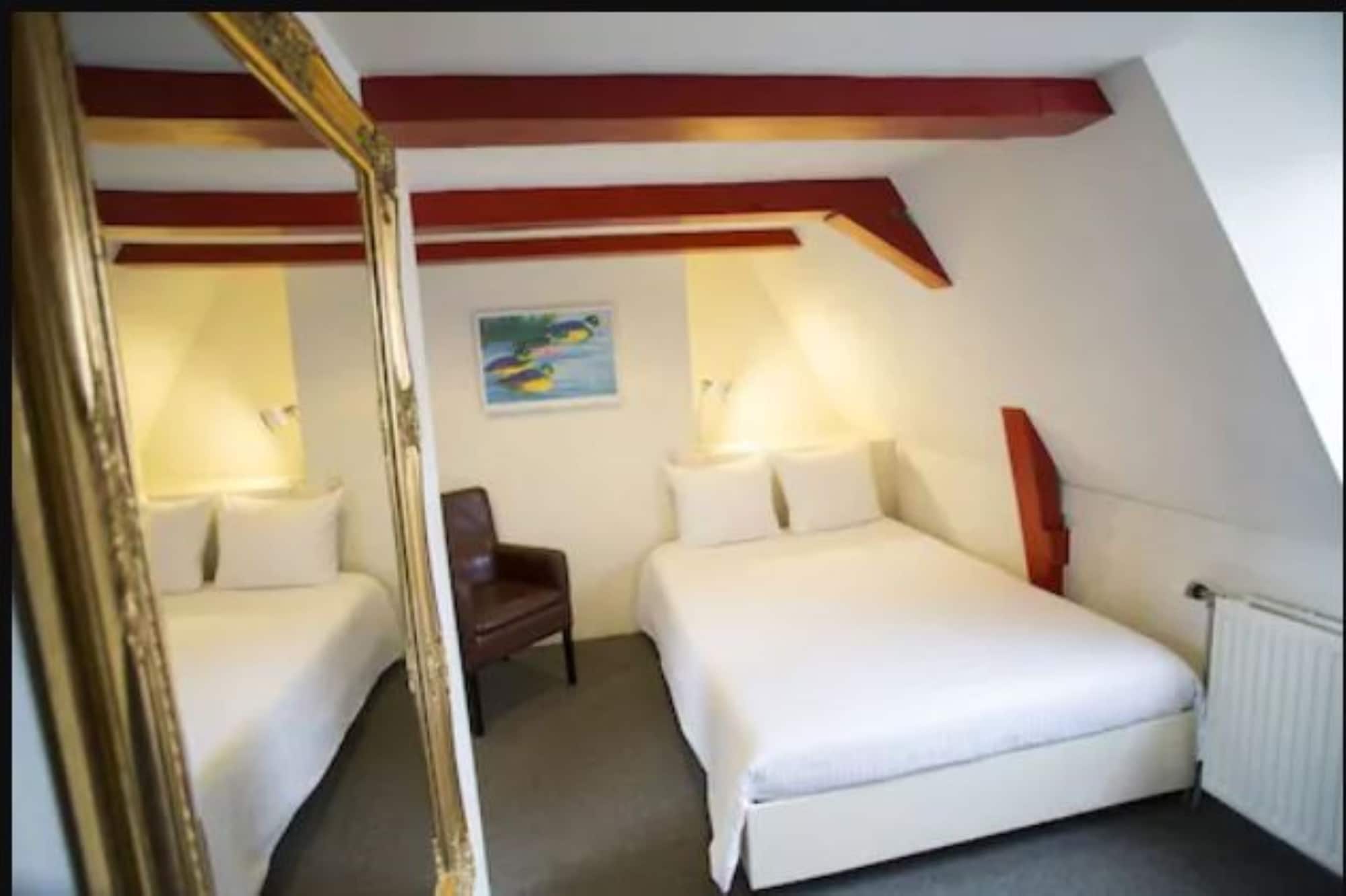 LOFT, QUEEN BED
