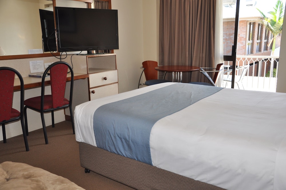LONGREACH MOTOR INN 20/38