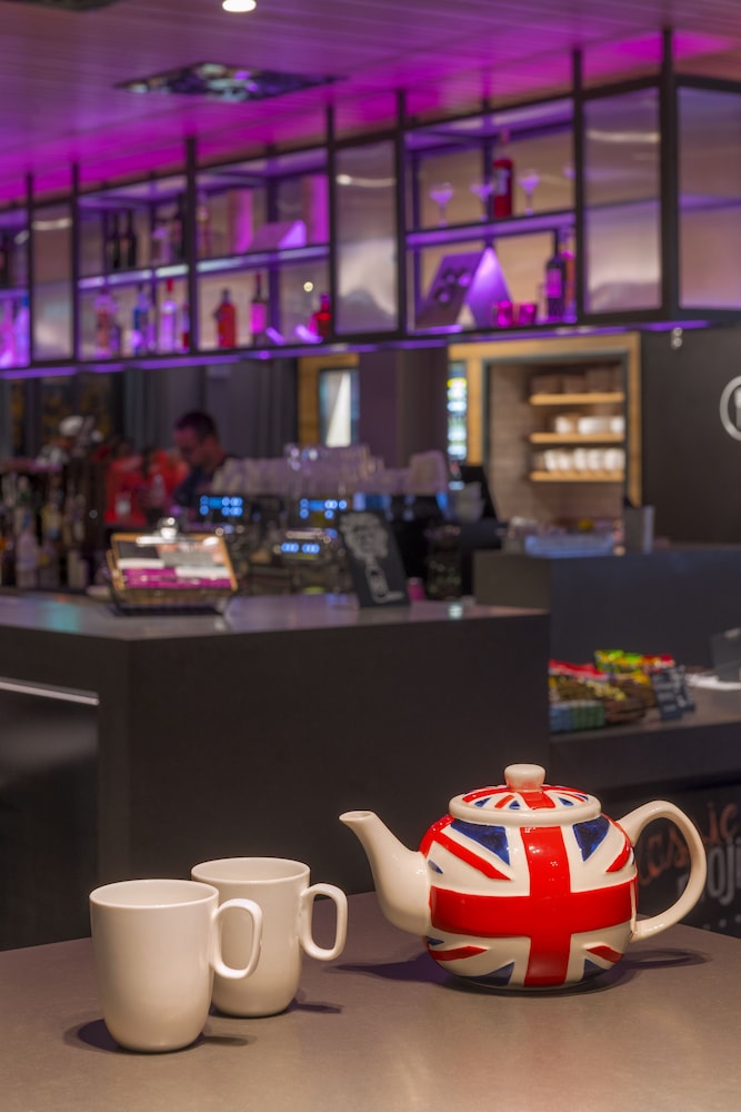 MOXY LONDON STRATFORD 32/42