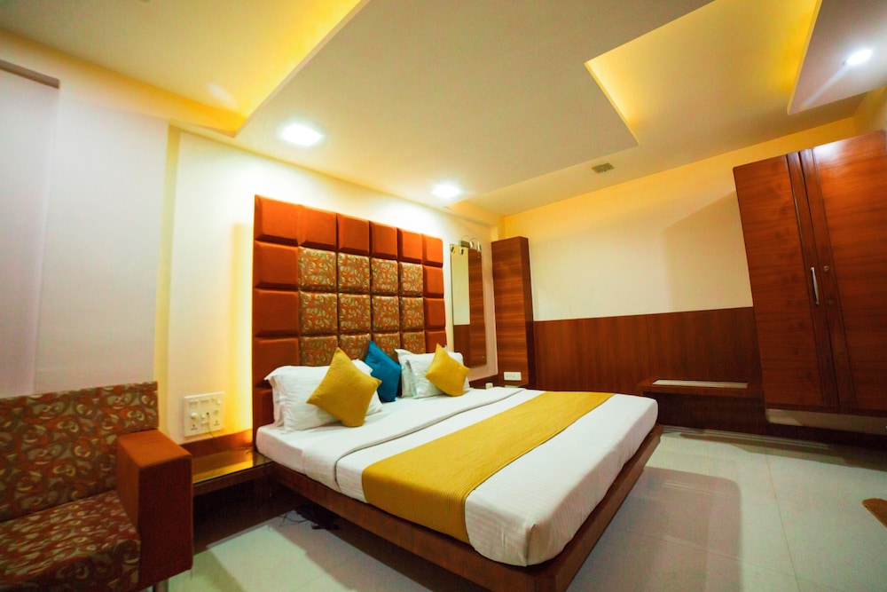 HOTEL GK PALACE 10/25