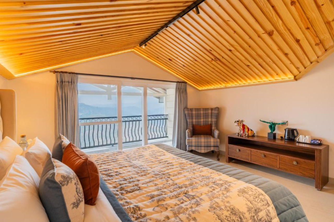 ELIVAAS Prive The Royce Lilly Luxe 4 BHK Hilltop Villa with Jacuzzi 11/23