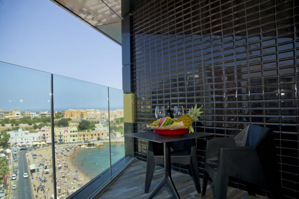 H Hotel Adults Only 54/68