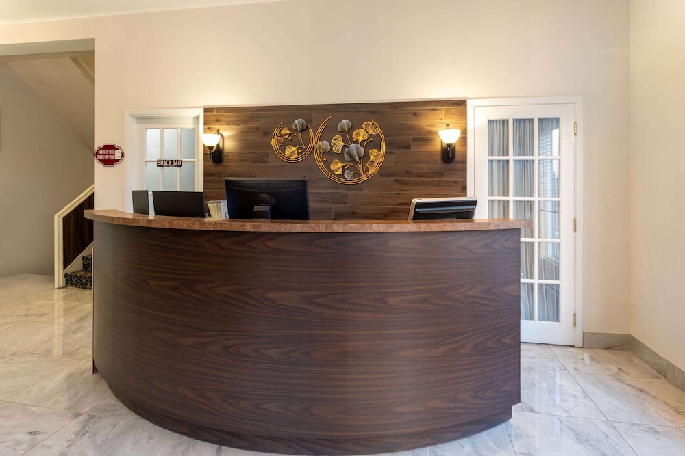 Travelodge by Wyndham Amherst 6/48