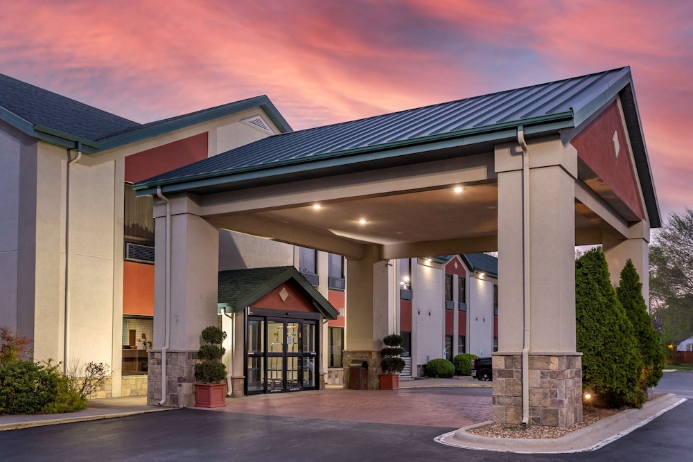 Best Western Plus Springfield Airport Inn 1/39