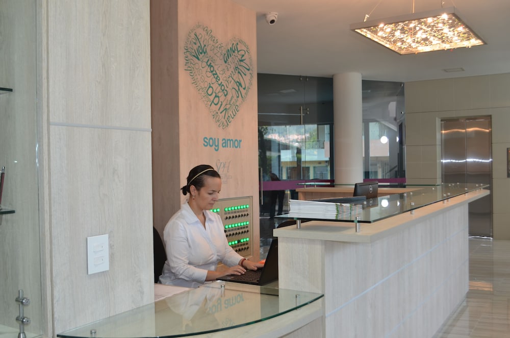 Sixtina Plaza Hotel 8/65
