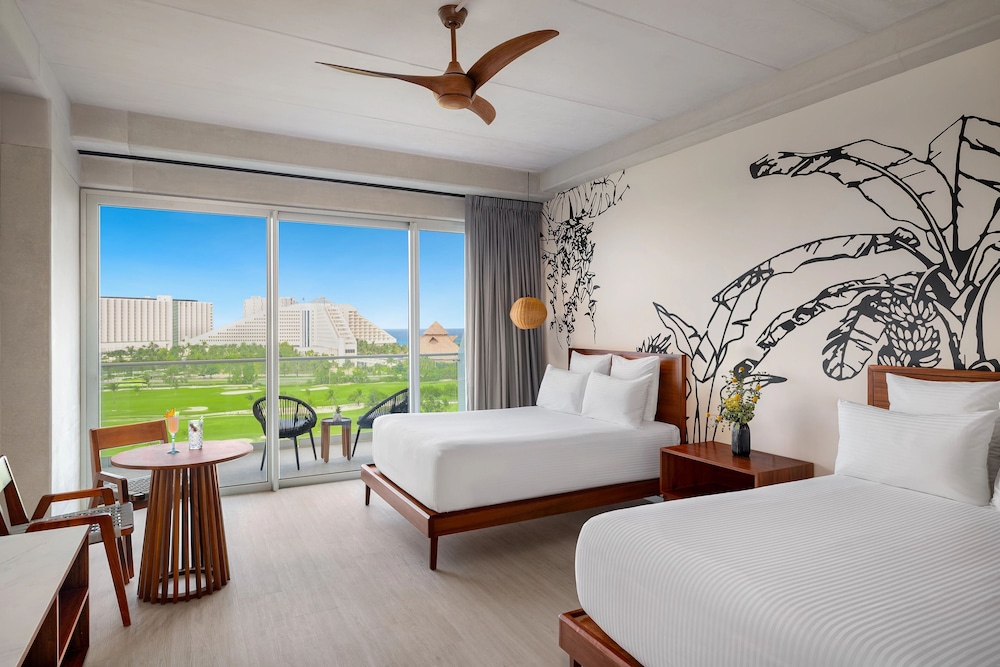 VANTAGE, CLUB, JUNIOR SUITE, DOUBLE BED, GOLF AND OCEAN VIEW
