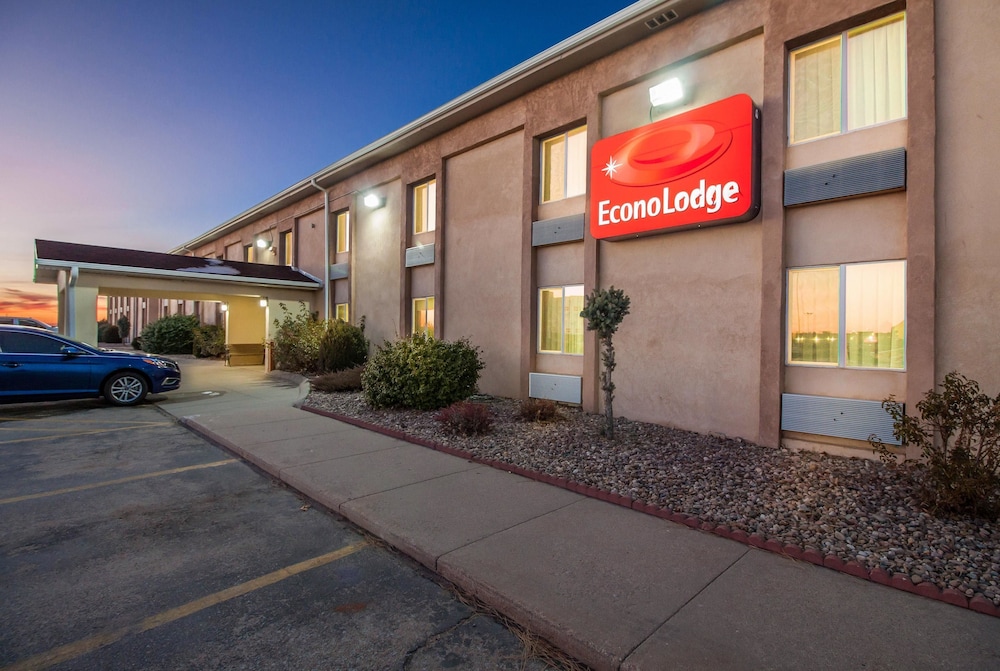 Econo Lodge Lexington, NE 3/44