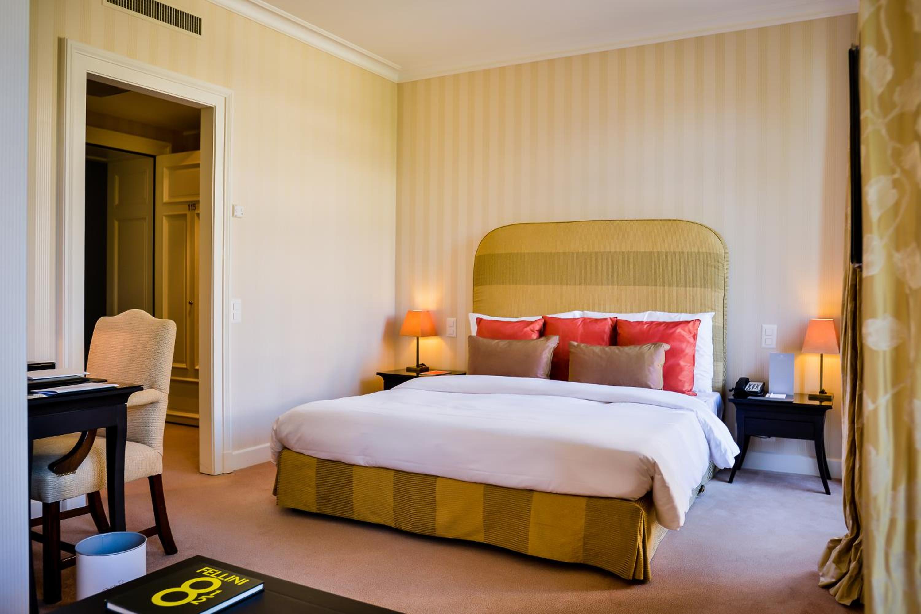 Executive, Double Bed, Side Lake View