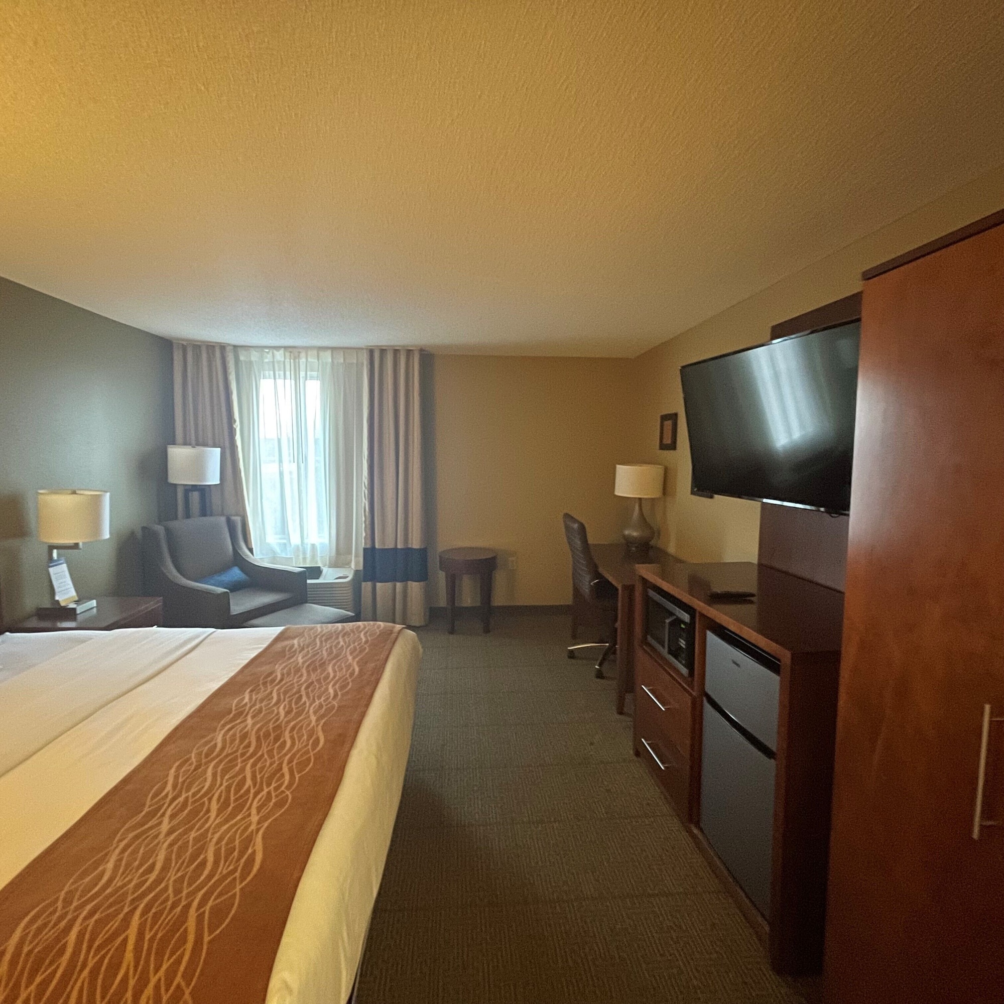 ROOM, KING BED, ACCESSIBLE