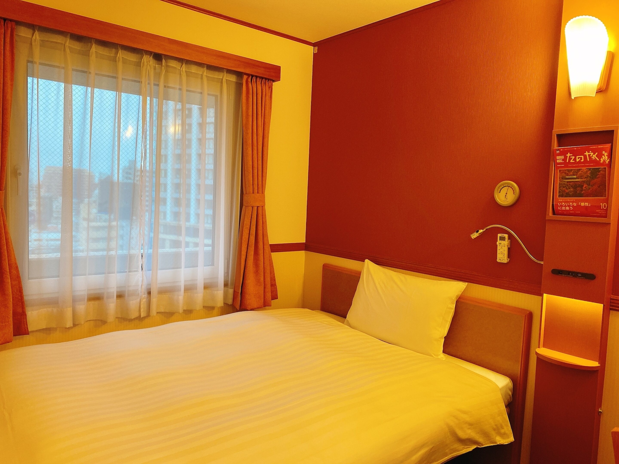ROOM, SINGLE