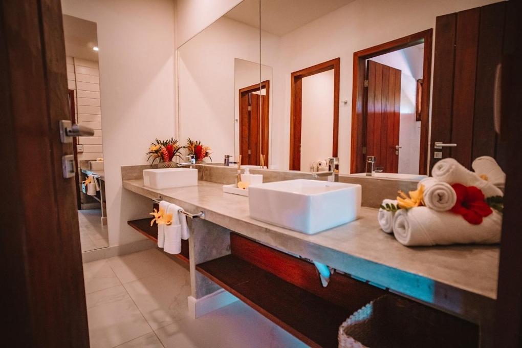 Madeiro Beach Hotel and Resort 20/22