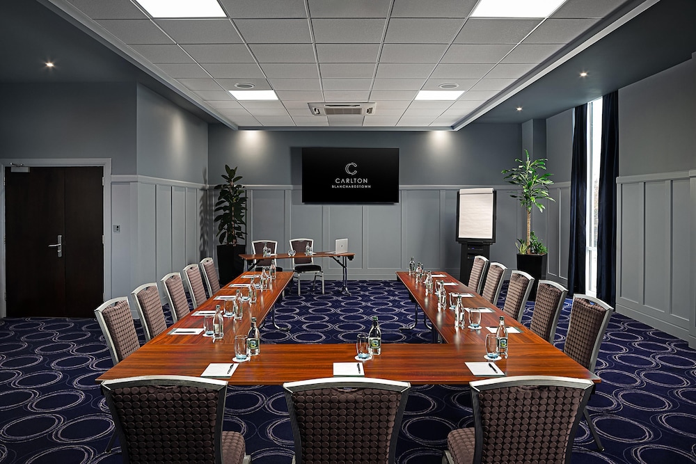 Carlton Hotel Blanchardstown 40/49