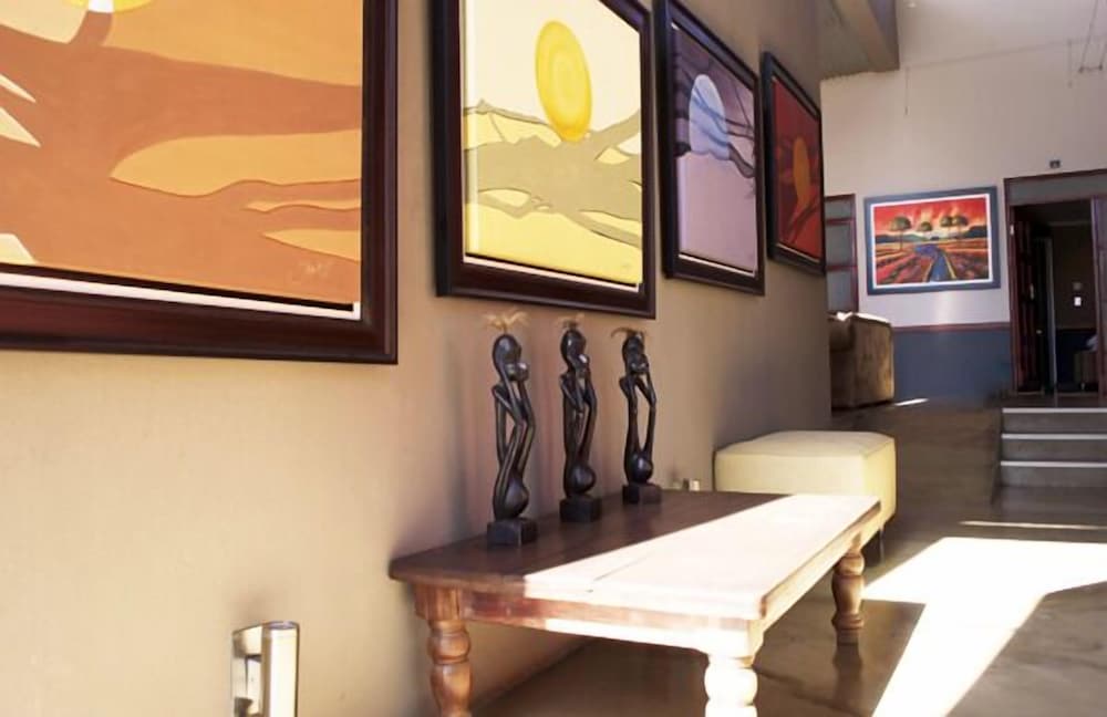 African Moon Corporate House 4/48
