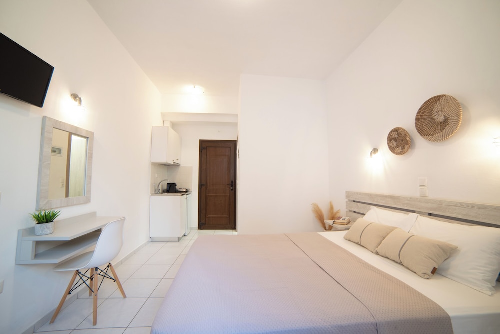 Petros Studios and Suites 31/81