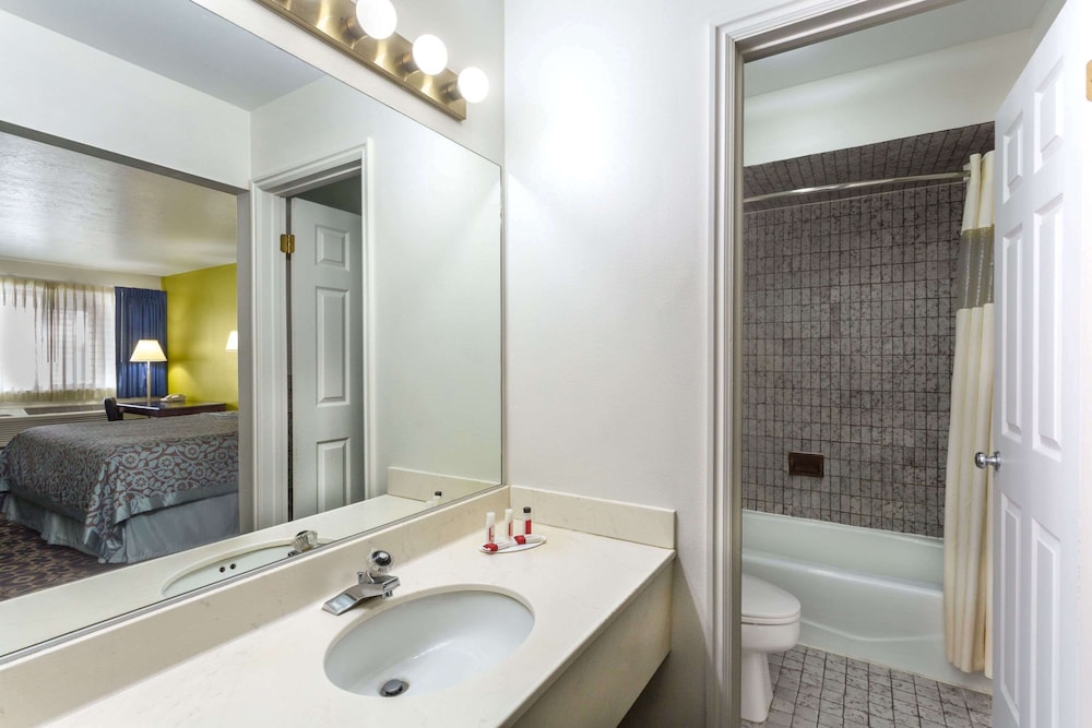 Days Inn by Wyndham Delta 18/18