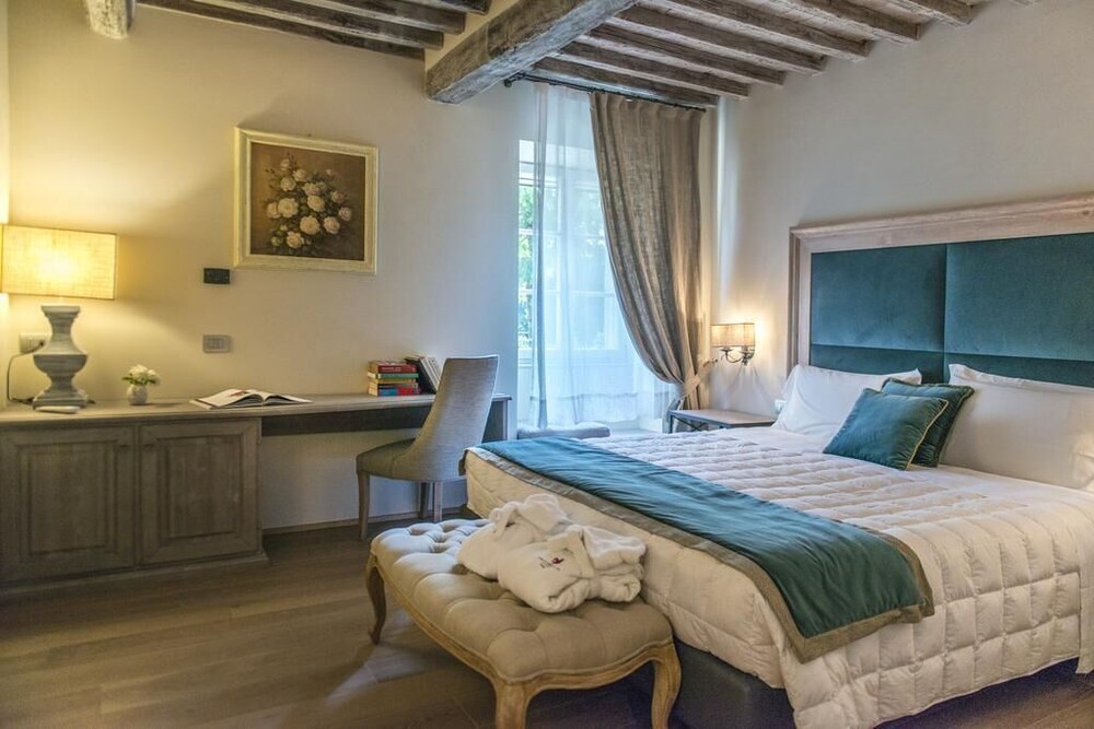 CORTONA RESORT AND SPA(FORMERLY HOTEL VILLA AUREA) 7/35