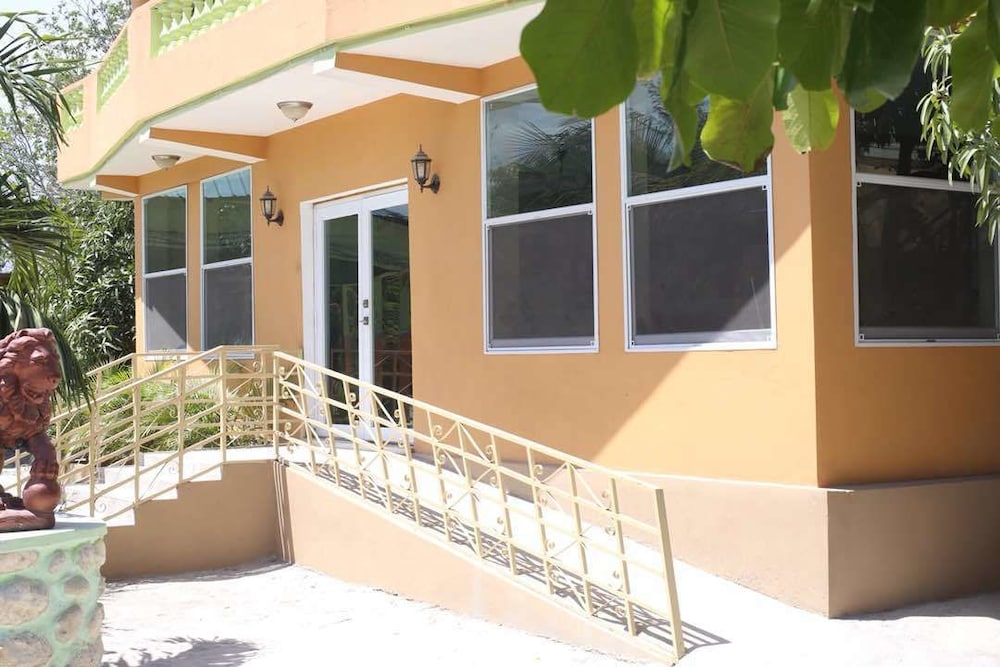 La Cayenna Hôtel Et Restaurant 2/39