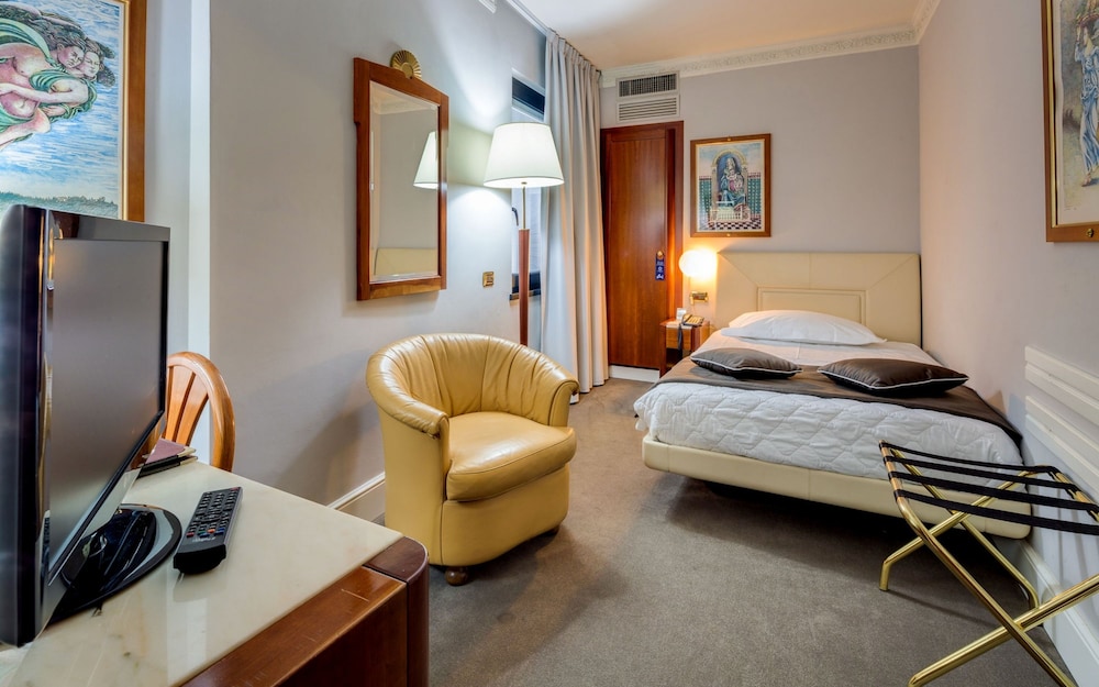 Roma Hotel 37/89