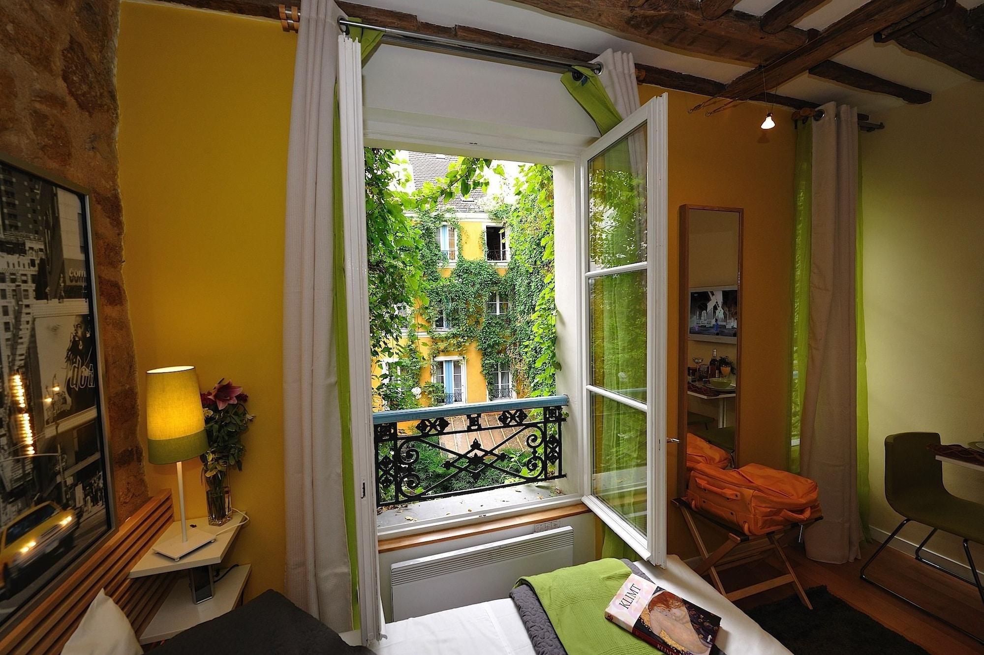 Yellow Studio 4/6