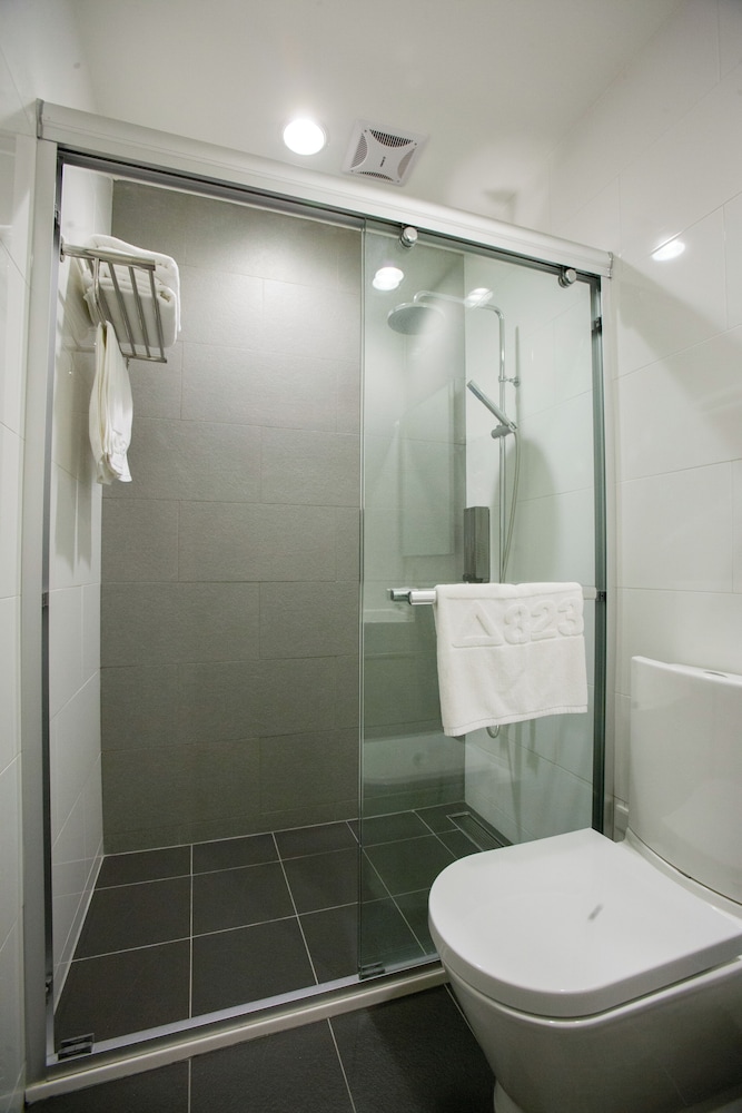 823-Tourist Hotel 56/64