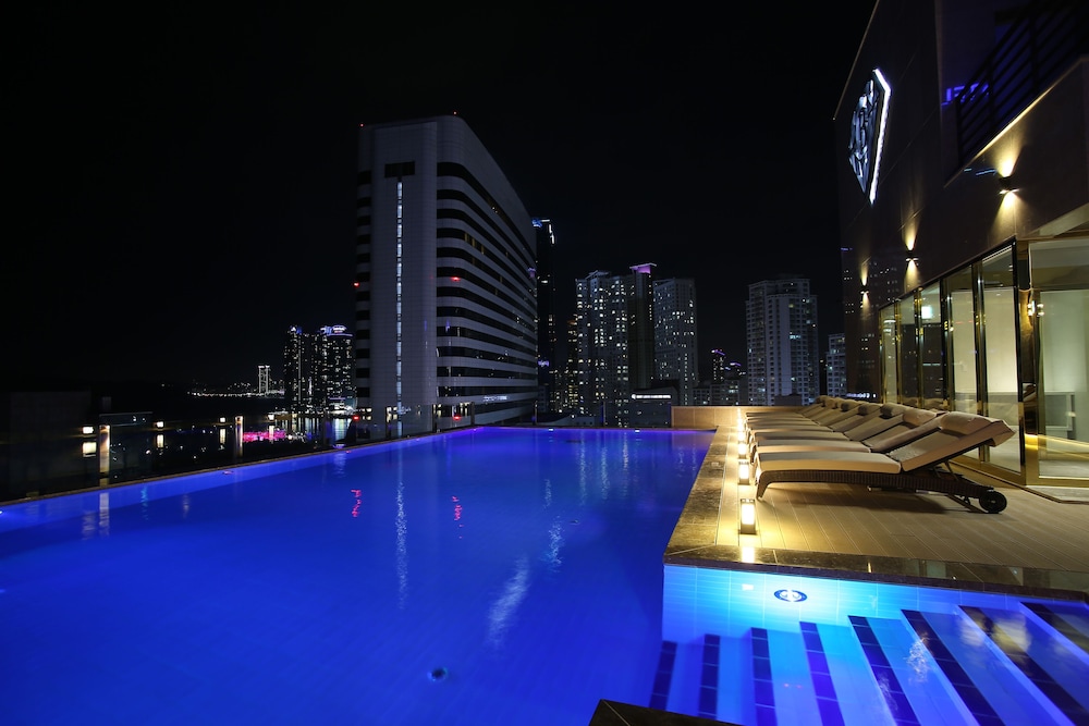 Baymond Hotel 32/47