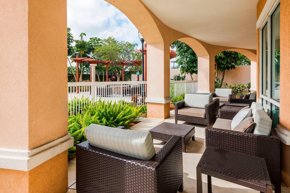 Courtyard Fort Myers at I-75 and Gulf Coast Town Center 31/60