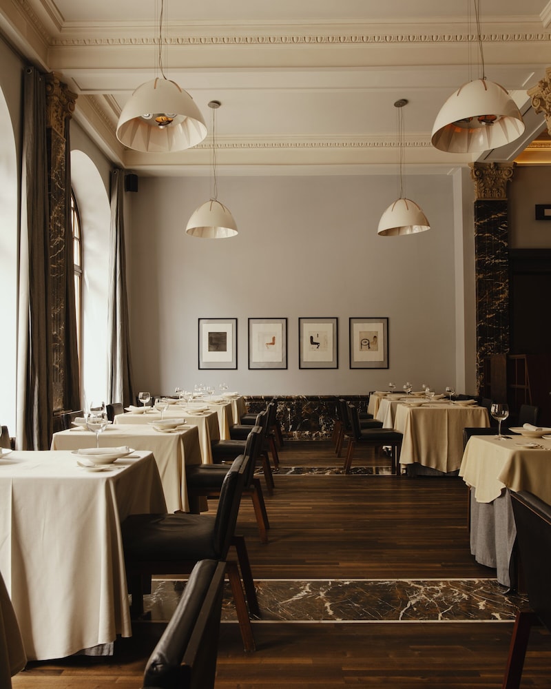 restaurant cafeteria