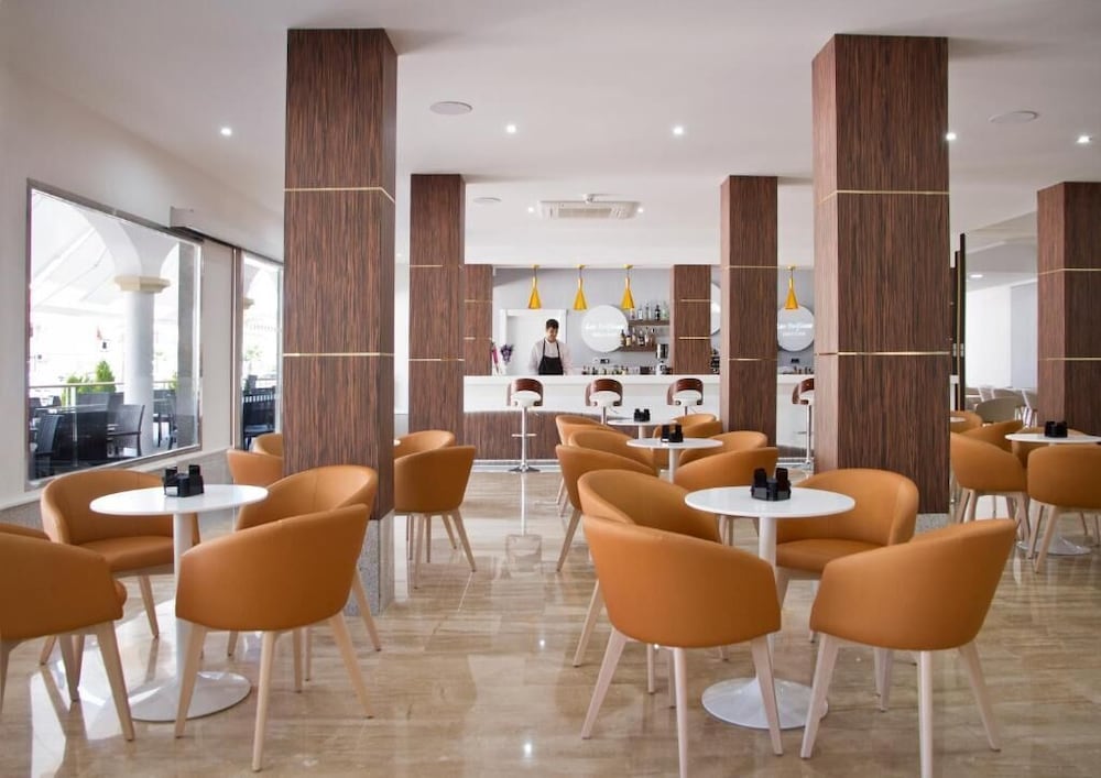 Delfines Hotel & Suites 30/39